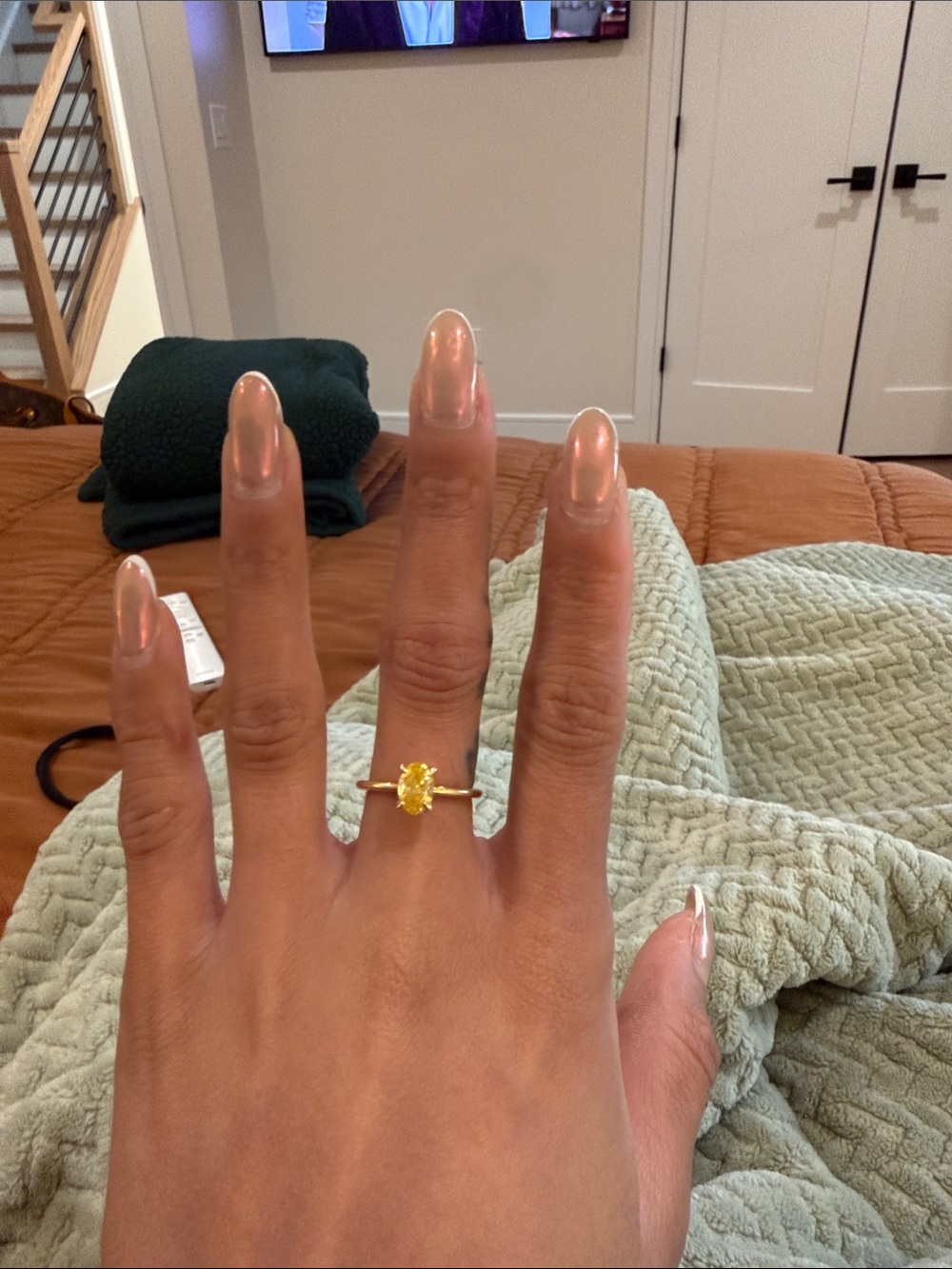 18k Gold Ring with Yellow Lab Diamond - Elegant Women's Ring